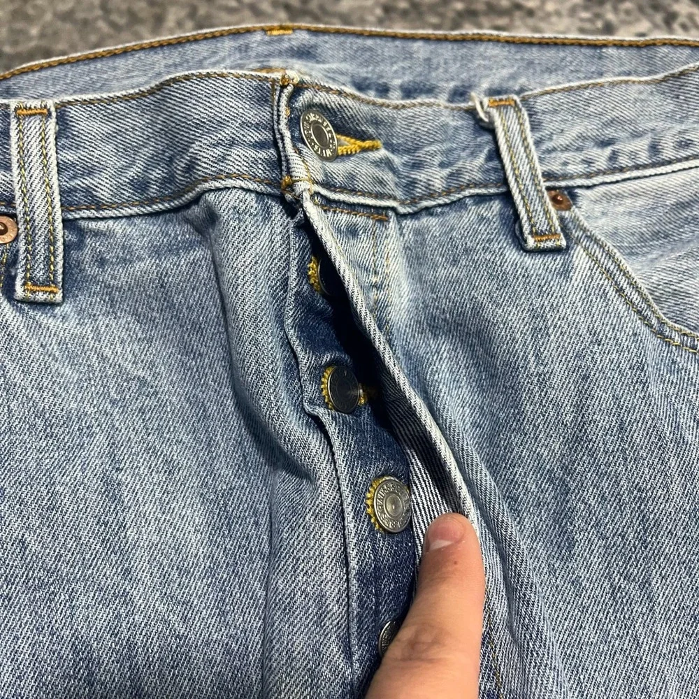 Levi's 501‎ Jeans Mens 35x32 Light Blue Denim Button Fly Straight Leg